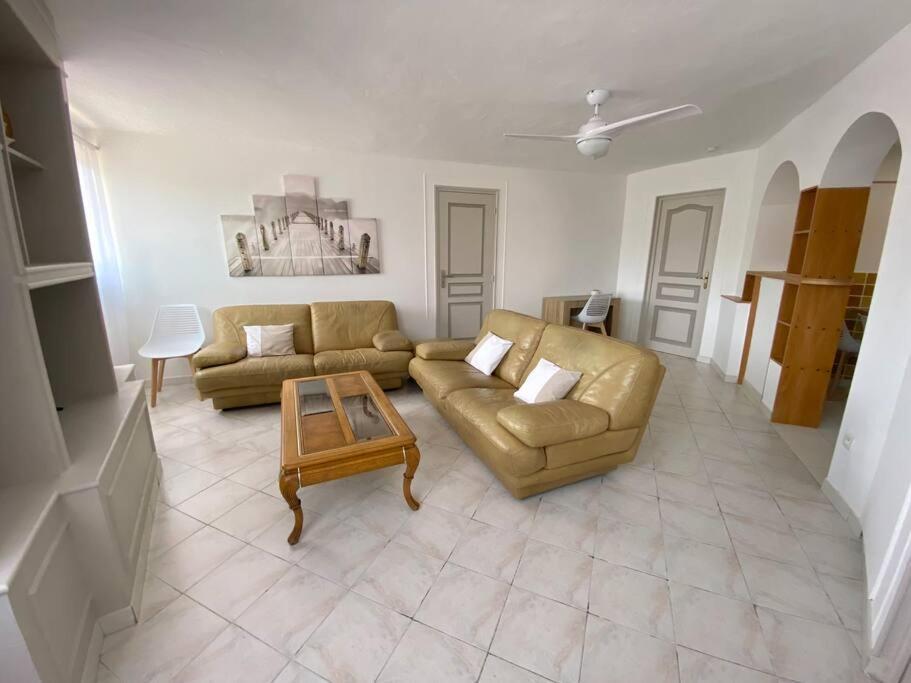 A Louer Haut De Villa 4 Pieces A Sainte-Maxime Golfe De St-Tropez Exteriör bild
